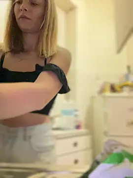 Snapshot of AnastasiaAniess chatting on 03/10/25, 06:45 AnastasiaAniess online show from 03/10/25, 06:45