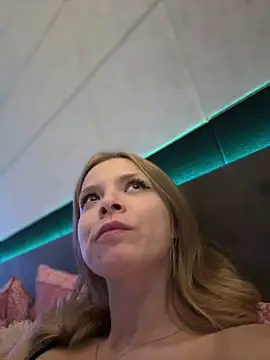 Snapshot of AnastasiaAniess chatting on 03/17/25, 08:40 AnastasiaAniess online show from 03/17/25, 08:40