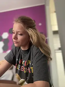 Snapshot of AnastasiaAniess chatting on 03/19/25, 09:28 AnastasiaAniess online show from 03/19/25, 09:28