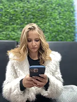 Snapshot of AnastasiaAniess chatting on 10/04/25, 06:28 AnastasiaAniess online show from 10/04/25, 06:28