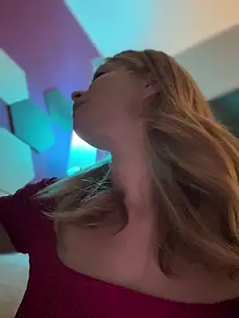 Snapshot of AnastasiaAniess chatting on 10/05/25, 06:17 AnastasiaAniess online show from 10/05/25, 06:17