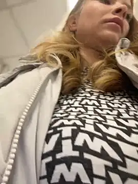 Snapshot of AnastasiaAniess chatting on 10/17/25, 06:54 AnastasiaAniess online show from 10/17/25, 06:54