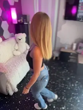 Snapshot of AnastasiaAniess chatting on 10/28/25, 12:52 AnastasiaAniess online show from 10/28/25, 12:52