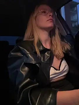 AnastasiaAniess online show from 04/15/26, 06:37