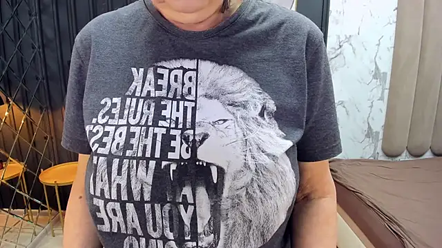 Snapshot of LindaPassionate chatting on 12/18/24, 08:31 LindaPassionate online show from 12/18/24, 08:31