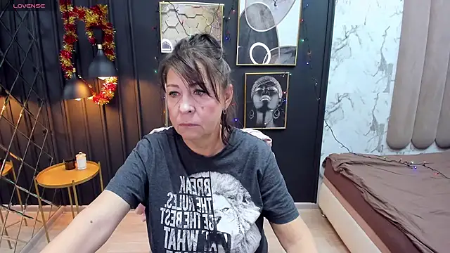 Snapshot of LindaPassionate chatting on 01/10/25, 05:26 LindaPassionate online show from 01/10/25, 05:26