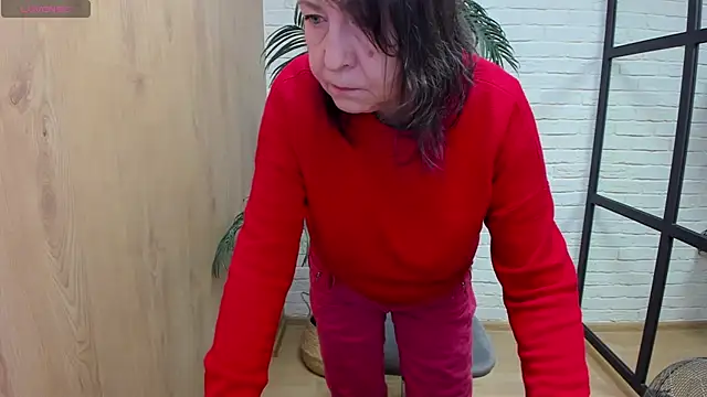 Snapshot of LindaPassionate chatting on 02/15/25, 05:19 LindaPassionate online show from 02/15/25, 05:19