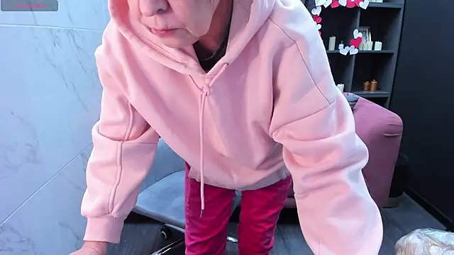 Snapshot of LindaPassionate chatting on 02/16/25, 05:37 LindaPassionate online show from 02/16/25, 05:37