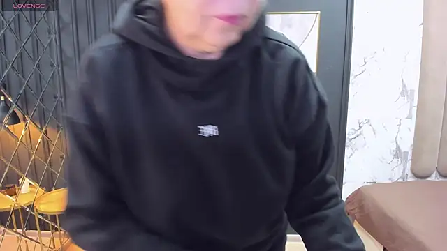 Snapshot of LindaPassionate chatting on 02/21/25, 05:24 LindaPassionate online show from 02/21/25, 05:24