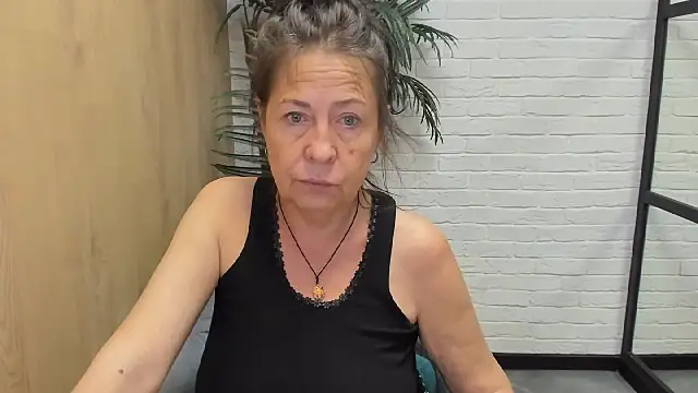 Snapshot of LindaPassionate chatting on 09/12/25, 05:18 LindaPassionate online show from 09/12/25, 05:18