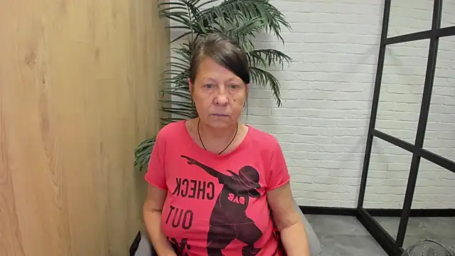 Snapshot of LindaPassionate chatting on 09/19/25, 01:12 LindaPassionate online show from 09/19/25, 01:12