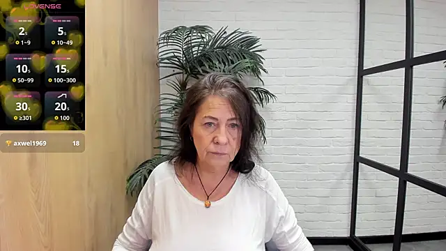 Snapshot of LindaPassionate chatting on 12/05/25, 05:16 LindaPassionate online show from 12/05/25, 05:16