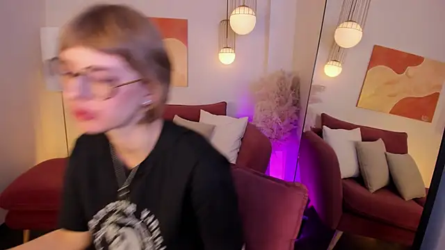 Snapshot of RubySoft chatting on 11/17/25, 09:09 RubySoft online show from 11/17/25, 09:09