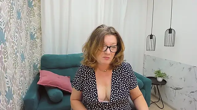 Snapshot of LeaPure chatting on 11/02/25, 05:10 LeaPure online show from 11/02/25, 05:10