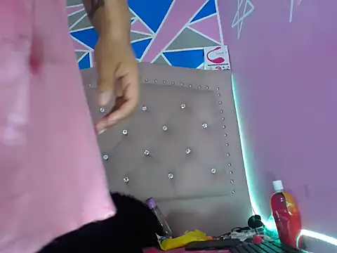 violetaass online show from 01/05/25, 07:17