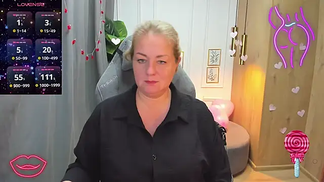 Snapshot of JenniferLight chatting on 02/15/25, 04:47 JenniferLight online show from 02/15/25, 04:47