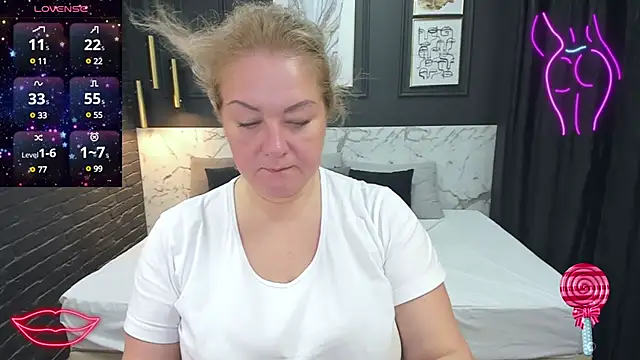 Snapshot of JenniferLight chatting on 03/07/25, 08:33 JenniferLight online show from 03/07/25, 08:33