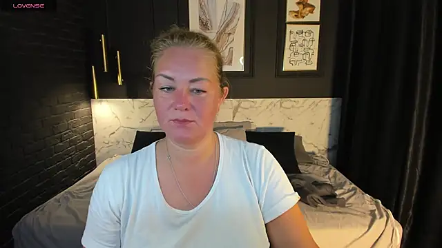 Snapshot of JenniferLight chatting on 09/10/25, 05:07 JenniferLight online show from 09/10/25, 05:07