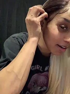 Snapshot of Rakiyahcharms chatting on 02/27/25, 07:15 Rakiyahcharms online show from 02/27/25, 07:15