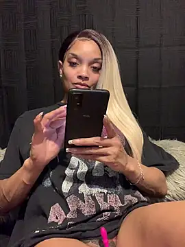 Snapshot of Rakiyahcharms chatting on 02/28/25, 01:58 Rakiyahcharms online show from 02/28/25, 01:58