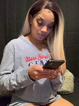 Snapshot of Rakiyahcharms chatting on 03/01/25, 03:38 Rakiyahcharms online show from 03/01/25, 03:38