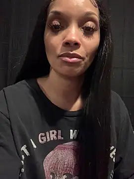 Snapshot of Rakiyahcharms chatting on 03/06/25, 03:57 Rakiyahcharms online show from 03/06/25, 03:57