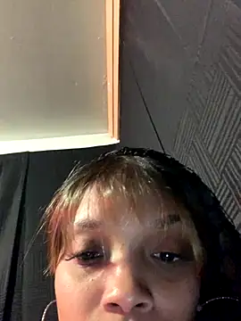 Snapshot of Rakiyahcharms chatting on 12/17/25, 04:07 Rakiyahcharms online show from 12/17/25, 04:07