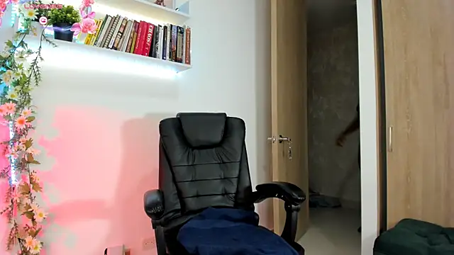 Snapshot of ALLMECANDY chatting on 12/05/24, 08:22 ALLMECANDY online show from 12/05/24, 08:22