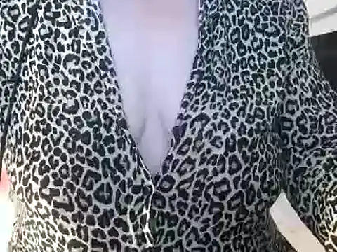 Snapshot of heidi60 chatting on 03/22/25, 08:51 heidi60 online show from 03/22/25, 08:51