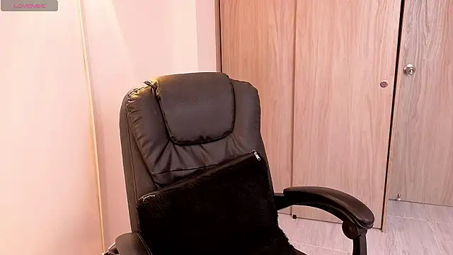 CRAZYBOYLOVE online show from 02/15/26, 02:03