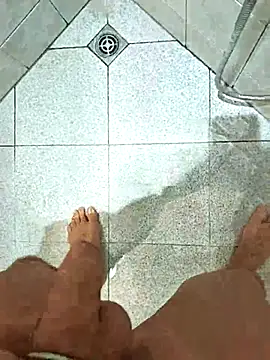 Snapshot of venlen12 chatting on 11/18/25, 02:32 venlen12 online show from 11/18/25, 02:32