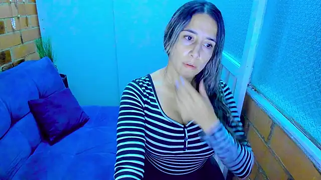 Snapshot of Penelope47 chatting on 02/17/25, 07:21 Penelope47 online show from 02/17/25, 07:21