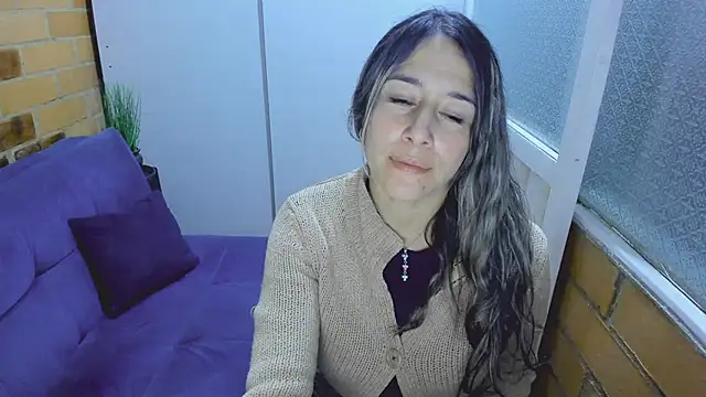 Snapshot of Penelope47 chatting on 03/07/25, 10:43 Penelope47 online show from 03/07/25, 10:43