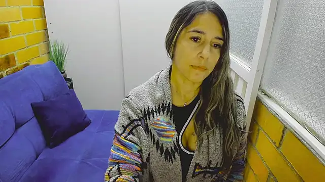 Snapshot of Penelope47 chatting on 03/08/25, 08:14 Penelope47 online show from 03/08/25, 08:14