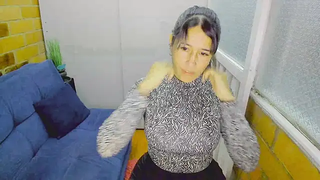 Snapshot of Penelope47 chatting on 03/21/25, 07:24 Penelope47 online show from 03/21/25, 07:24