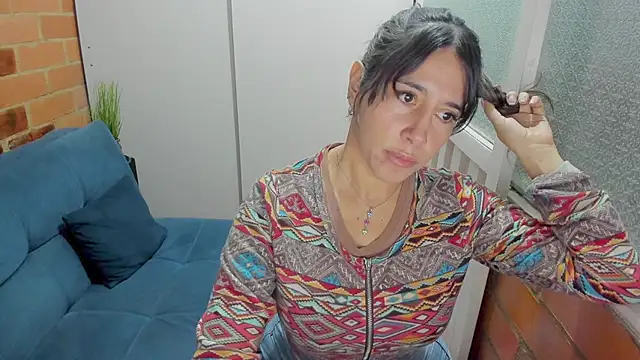 Snapshot of Penelope47 chatting on 10/24/25, 06:48 Penelope47 online show from 10/24/25, 06:48