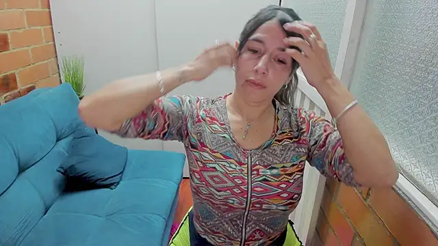 Snapshot of Penelope47 chatting on 10/28/25, 06:54 Penelope47 online show from 10/28/25, 06:54