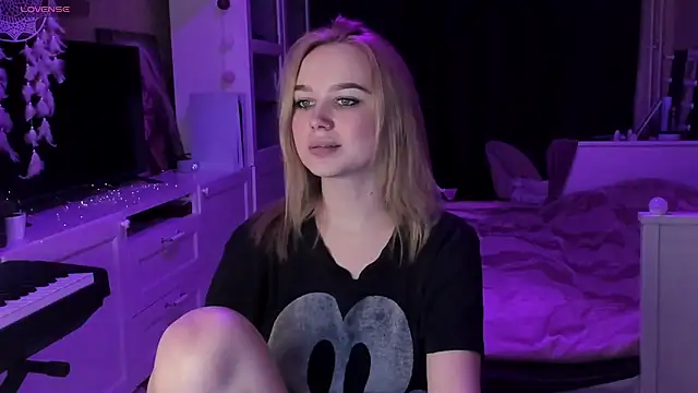 Snapshot of MaryDreaminess chatting on 02/14/25, 08:26 MaryDreaminess online show from 02/14/25, 08:26