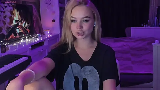 Snapshot of MaryDreaminess chatting on 03/09/25, 10:52 MaryDreaminess online show from 03/09/25, 10:52