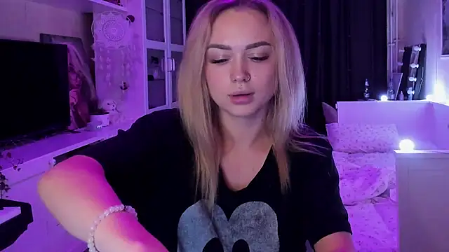 Snapshot of MaryDreaminess chatting on 10/05/25, 09:45 MaryDreaminess online show from 10/05/25, 09:45