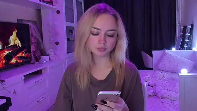 Snapshot of MaryDreaminess chatting on 10/13/25, 08:42 MaryDreaminess online show from 10/13/25, 08:42