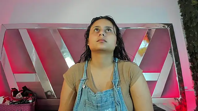 AbbyTaylorr online show from 11/12/25, 09:14