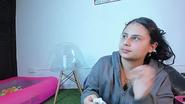 AbbyTaylorr online show from 11/25/25, 09:04