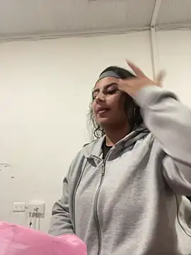 AbbyTaylorr online show from 04/17/26, 10:02