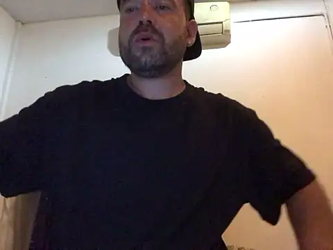 Snapshot of fuckerplayer1 chatting on 10/11/25, 05:55 fuckerplayer1 online show from 10/11/25, 05:55