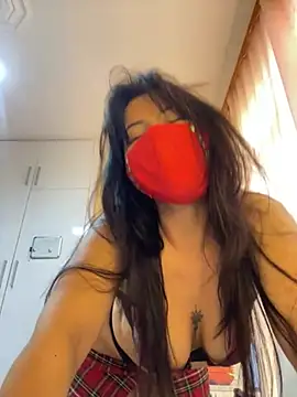 White-Petite online show from 04/23/26, 12:29