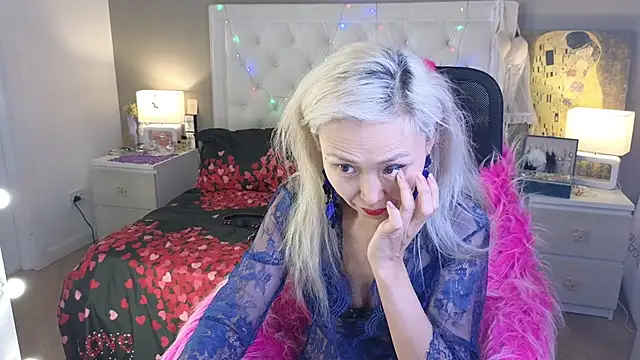 Snapshot of RoxalanaStar chatting on 02/25/26, 11:14 RoxalanaStar online show from 02/25/26, 11:14