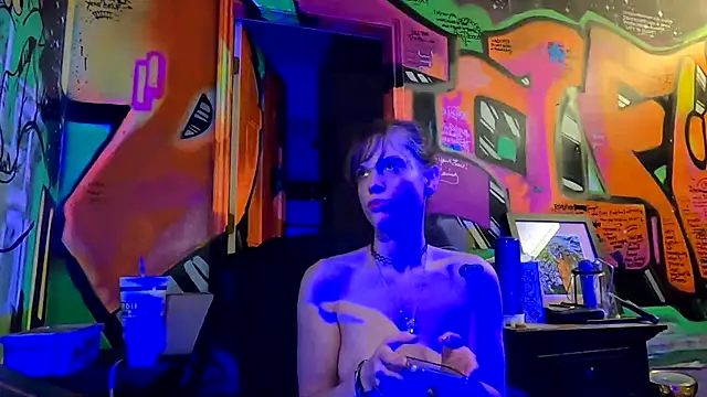 Snapshot of TheDaisyChaos chatting on 02/25/25, 04:57 TheDaisyChaos online show from 02/25/25, 04:57