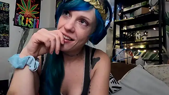 Snapshot of TheDaisyChaos chatting on 11/17/25, 02:06 TheDaisyChaos online show from 11/17/25, 02:06