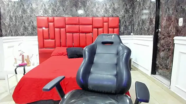 Snapshot of Imyourdirtymilf chatting on 11/04/25, 08:19 Imyourdirtymilf online show from 11/04/25, 08:19